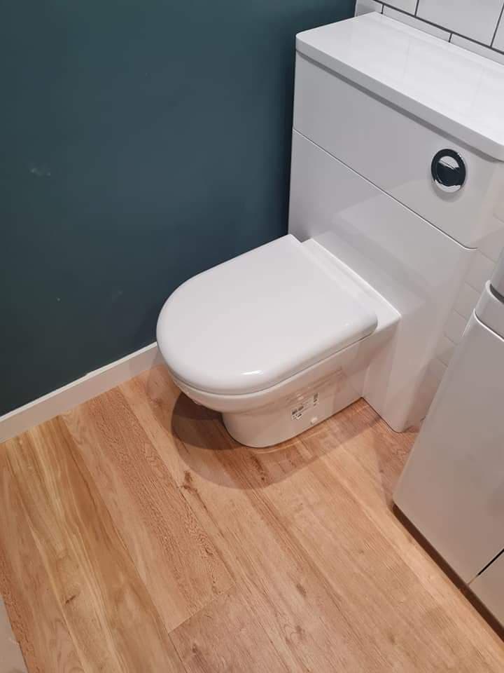 Modern bathroom by FSE Property Services