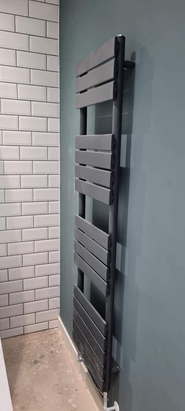 Modern bathroom by FSE Property Services