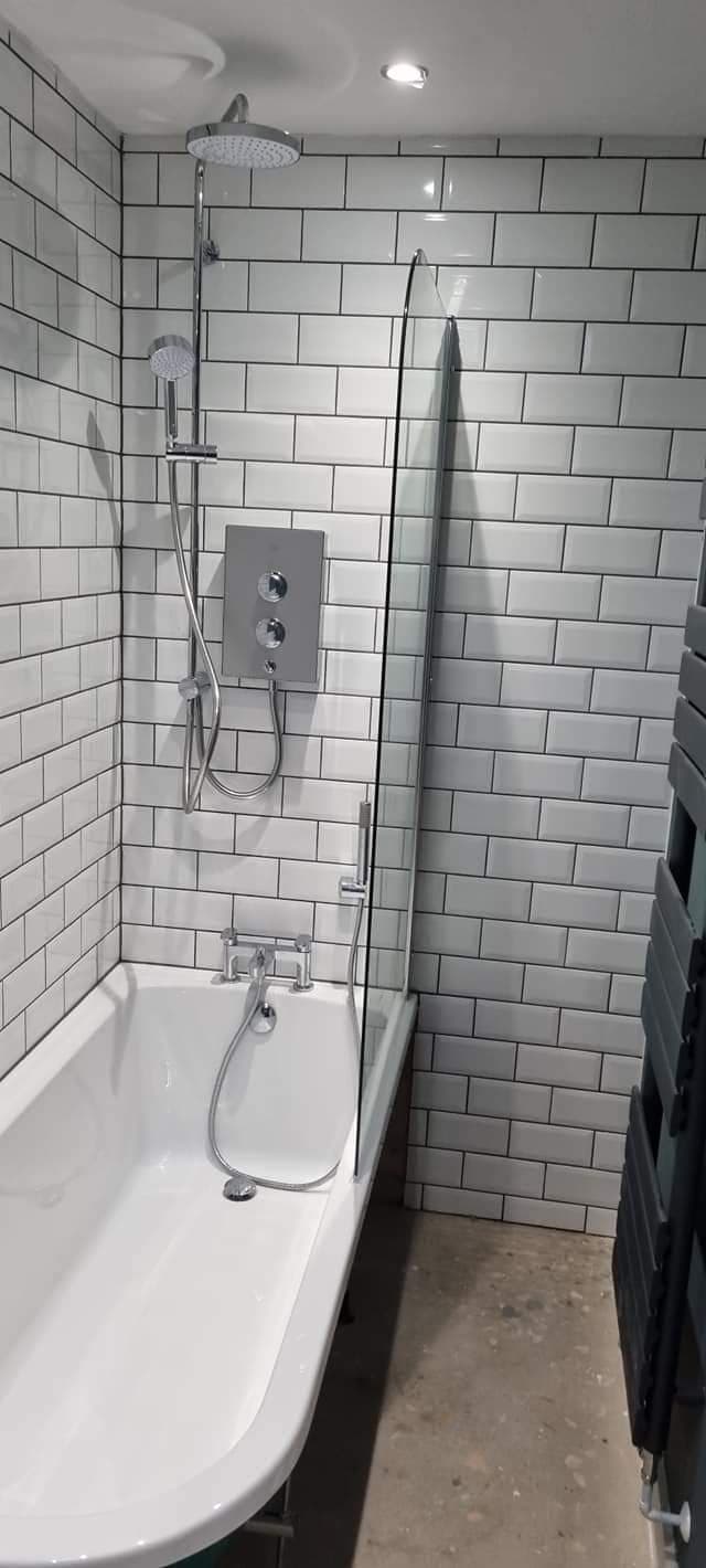 Modern bathroom by FSE Property Services