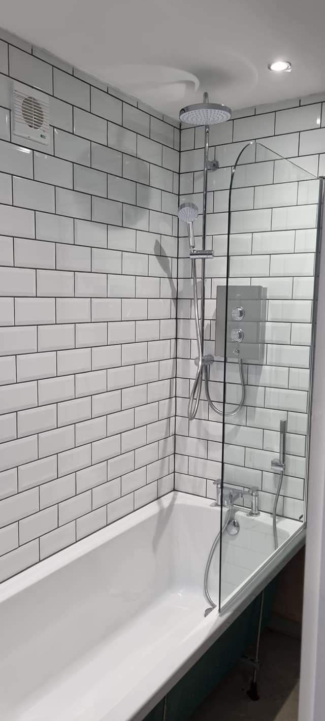 Modern bathroom by FSE Property Services