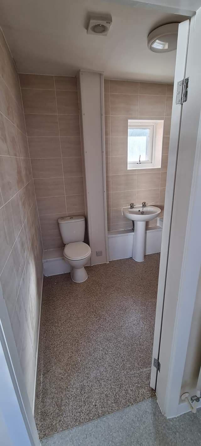 Modern bathroom by FSE Property Services