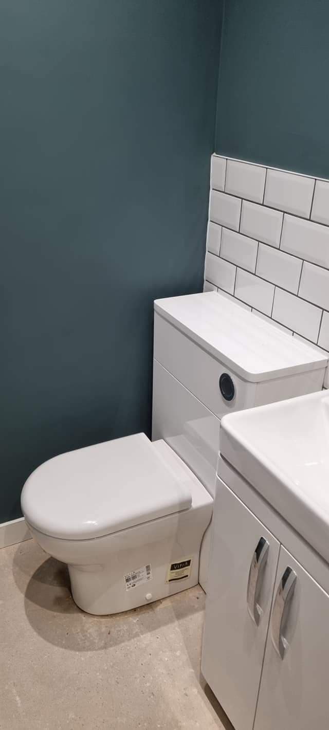 Modern bathroom by FSE Property Services