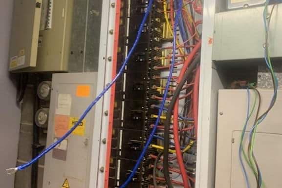 Cable management and trunking installation